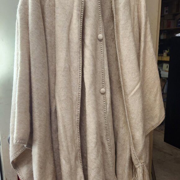 Alpaca Wool Cape w/ Attached Scarf Made in Peru - Picture 7 of 11